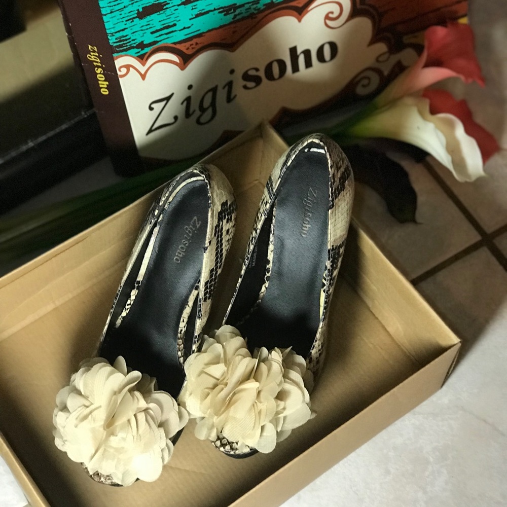 Style Priority Zigi Soho snake with flower 🌸